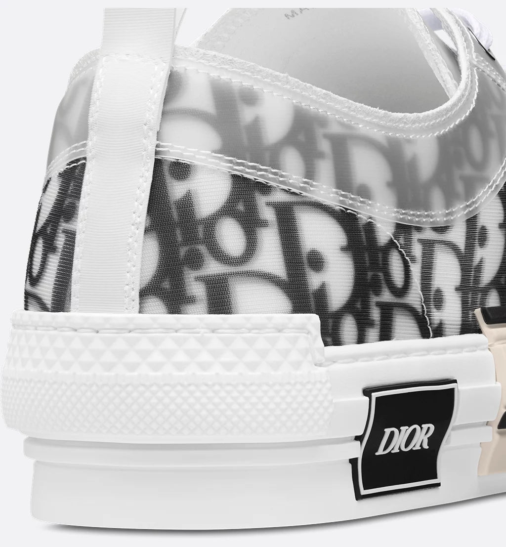 B23  Low-Top Sneaker
